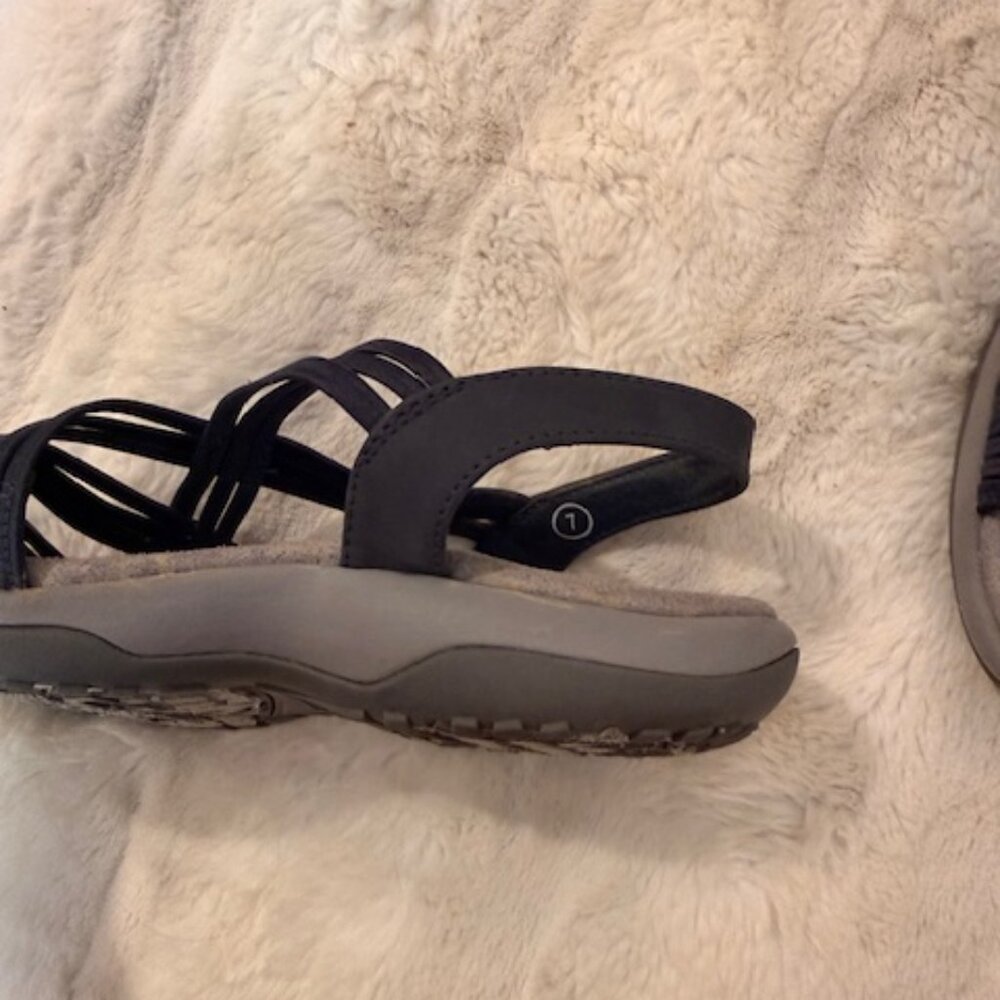Navy Skechers Sandals- Super comfy Memory Foam - Picture 3 of 4